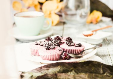 alakart cevizli çiğ vegan berry cheesecake