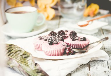 alakart cevizli çiğ vegan berry cheesecake