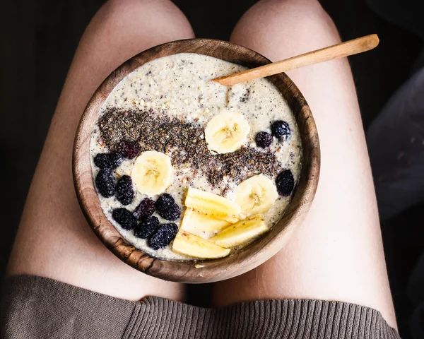Smoothies bowl with banana, ground flax and mulberry — Stock Photo, Image