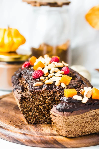 Chocolate cake with pumpkin, nuts and frosting, autumn baked — Stock Photo, Image