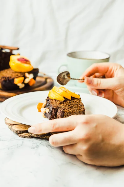Piece of chocolate cake with pumpkin, nuts and fresh peaches — Stock Photo, Image