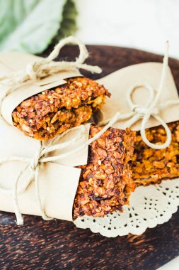 Kabak granola barlar ile fıstık ezmesi ve tohumlar, seçici focu