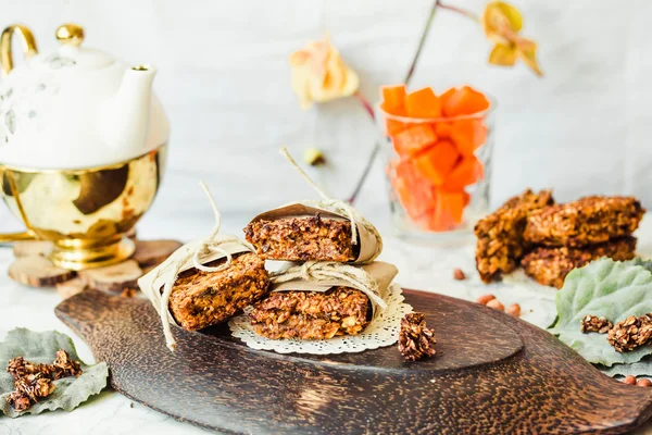 Fıstık ezmesi ve tohum ile kabak granola barlar