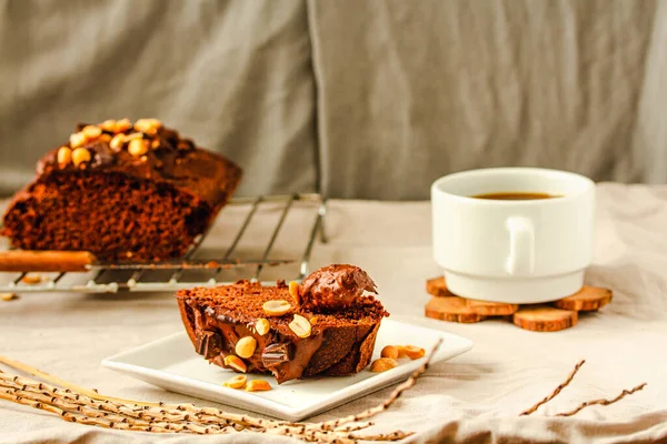 Chocolate Cake Slice Spoon Tasty Chocolate Cream Nuts Linen Cloth — Stock Photo, Image