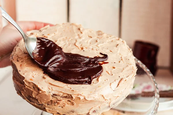 Gâteau Fait Maison Avec Toppedm Crème Beurre Blanc Chocolat Remplissage — Photo