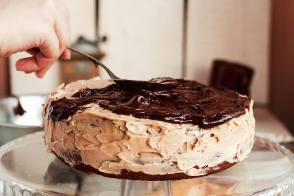 Homemade Cake White Buttercream Toppedm Chocolate Filling Decoration Process Holiday — Stock Photo, Image