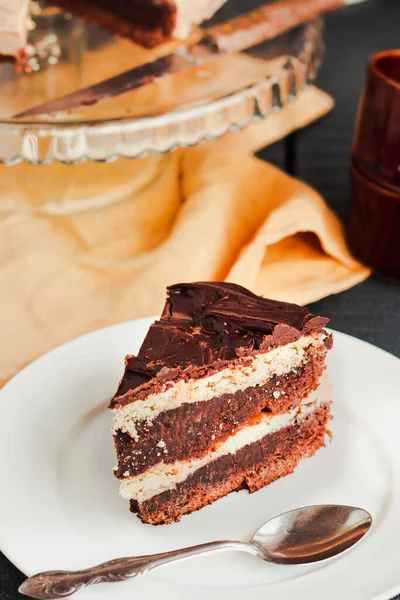 Gâteau Chocolat Noir Avec Tranche Café Avec Glaçage Crème Beurre — Photo