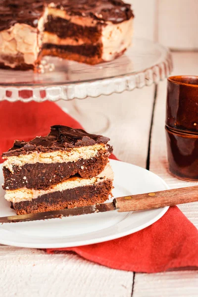 Gâteau Chocolat Noir Avec Tranche Café Avec Glaçage Crème Beurre — Photo