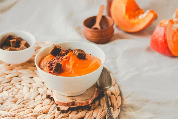 Tasty Appetizing Pumpkin Creamy Soup Decorated Chili Flakes Pepper Served — Stock Photo, Image
