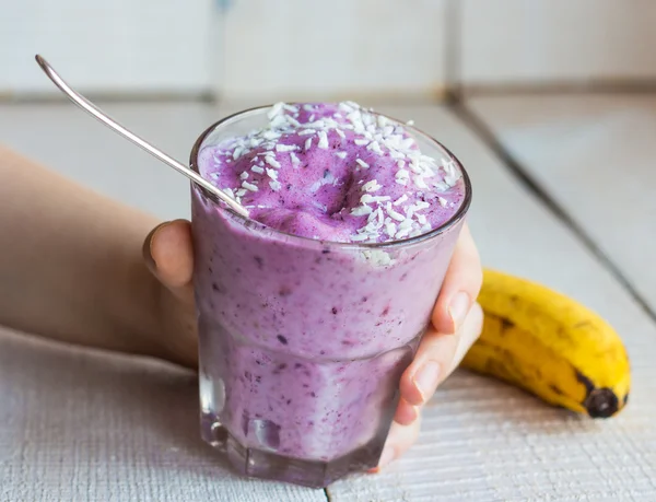 Blueberry banana smoothie with coconut in a glass — Stock Photo, Image