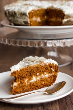 miodu ciasto z bitą śmietaną, zbliżenie