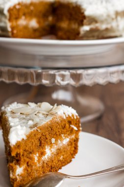 miodu ciasto z bitą śmietaną, zbliżenie