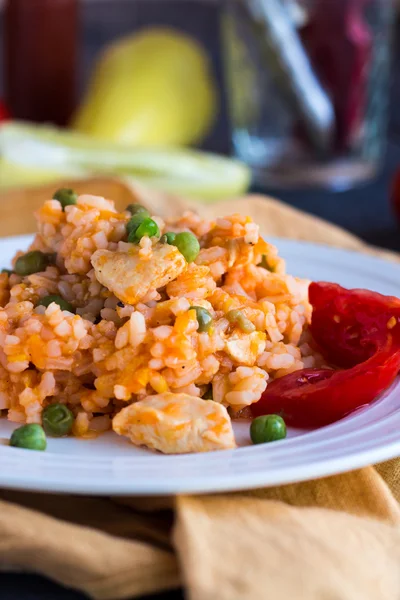 Risotto with chicken, peas and tomatoes, Italian cuisine — Stock Photo, Image