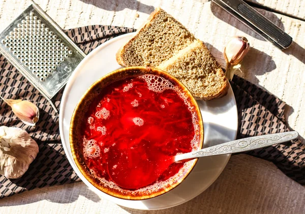 Ukrainska betor soppa med bönor och vitlök — Stockfoto