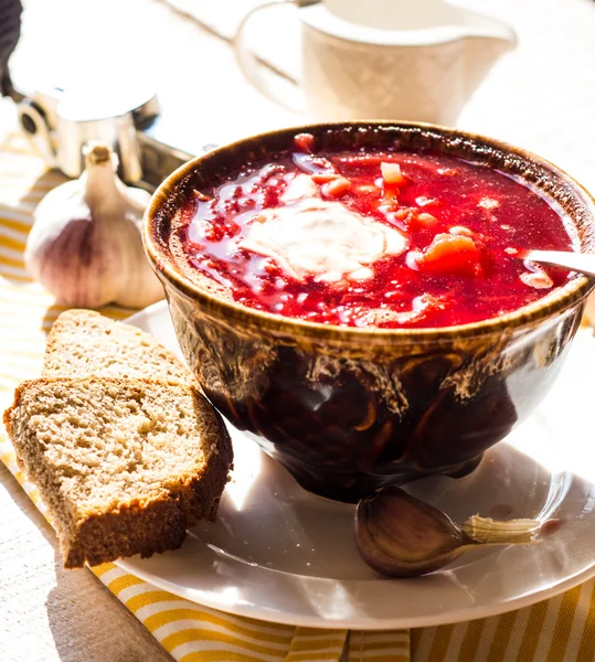 Beet soup with beans and sour cream, garlic, slices of bread — Stock Photo, Image