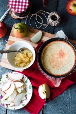 Elmalı tart ile Armut Reçeli ve karamel, en iyi görünümü
