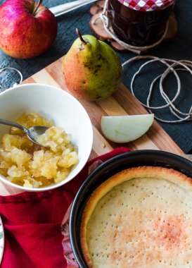 Elmalı tart ile Armut Reçeli ve karamel, en iyi görünümü