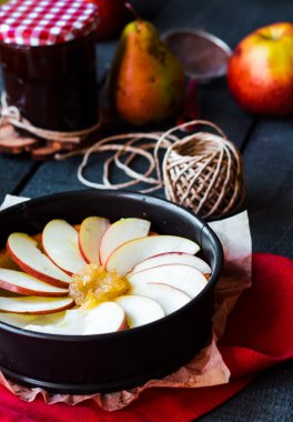 Armut Reçeli ve karamel ile elma tart yapma süreci