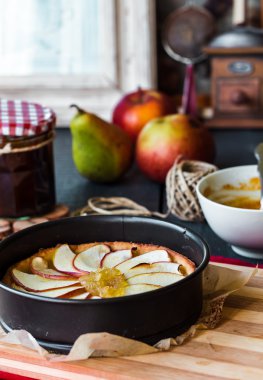 Armut Reçeli ve karamel ile elma tart yapma süreci