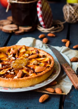 Armut Reçeli, elma ve karamel tart 