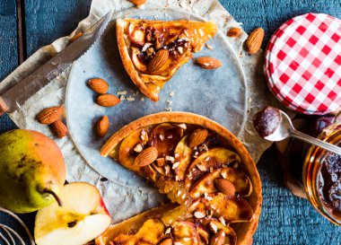 Elmalı tart karamel, çocuk oyuncağı, üstten görünüm 