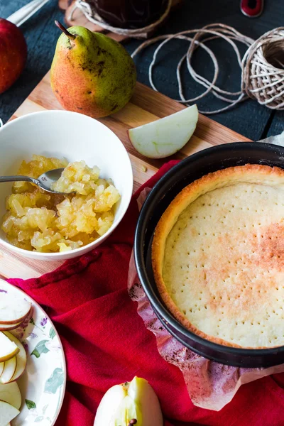 Elmalı tart ile Armut Reçeli ve karamel, en iyi görünümü