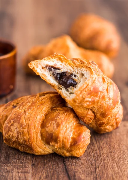 Croissant à croquer au chocolat, cuisson française — Photo