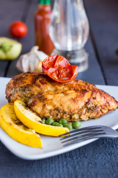 baharat ve domates, sebze pişmiş tavuk fileto 