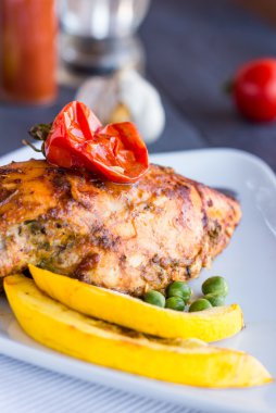 baharat ve domates, sebze pişmiş tavuk fileto 