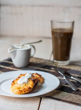 süzme peynir krep ekşi krema ve kahve, Odaya Servis Kahvaltı