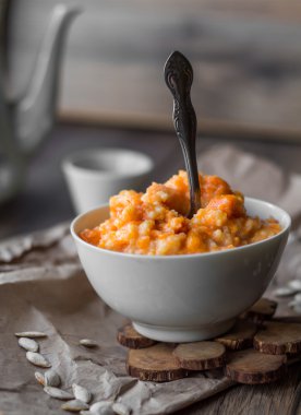 süt ve bal, kahvaltı ile kabak püresi