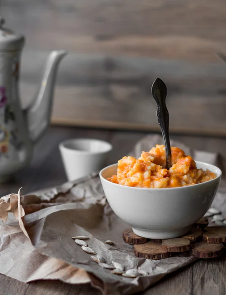 Pumpkin porridge with milk and honey, breakfast — Stock Photo, Image
