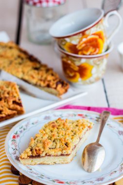 pasta pasta elma reçel ve bir fincan çay ile