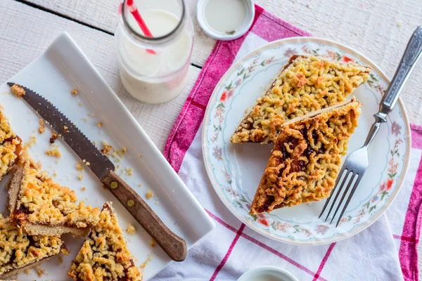 Pie pastry with apple jam and milk in a glass bottle — Stock Photo, Image