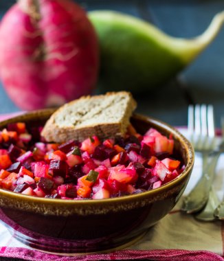 sebze salatası, salata ve ekmek tabağı glinanoy