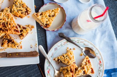 tatlı pasta portakal reçelli kısa pasta üzerinde parçaları