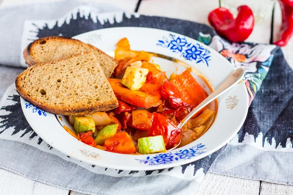 Vegetable stew with olive oil with spices, vegetarian — Stock Photo, Image