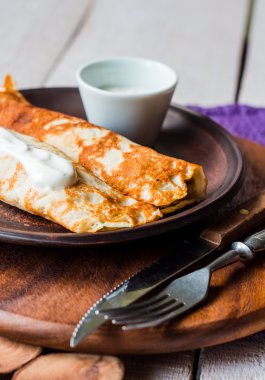 mantar, soğan ve ekşi krema, Slav kitc ince krep