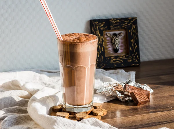 Batido de chocolate con plátano y mantequilla de maní — Foto de Stock