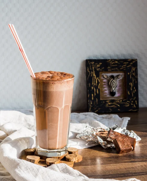 Muz ve fıstık ezmesi ile çikolata güler yüzlü — Stok fotoğraf