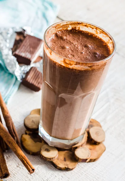 Kakao pić mleko w szybie, zdrowa żywność, — Zdjęcie stockowe