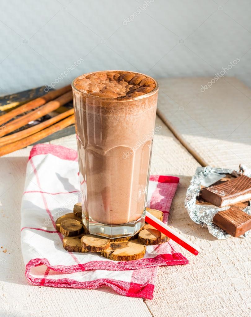 chocolate smoothie with banana and peanut butter