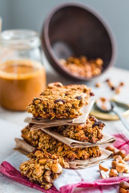 protein çubukları granola tohumlar, fıstık ezmesi ve kurutulmuş meyve, 