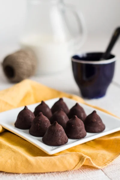 Dark chocolate truffles ready to eat — Stock Photo, Image