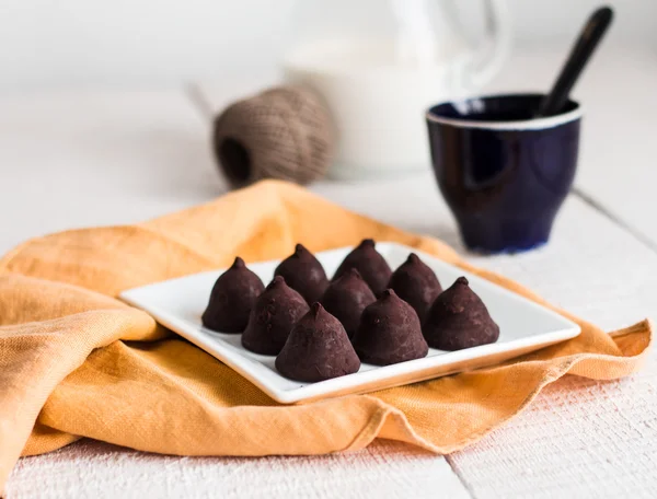 Trufas de chocolate negro listas para comer — Foto de Stock