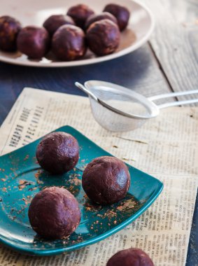 ev yapımı çikolata truffle topu, tatlı