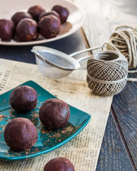 Chocolates saudáveis com lentilhas e cacau, sobremesa — Fotografia de Stock