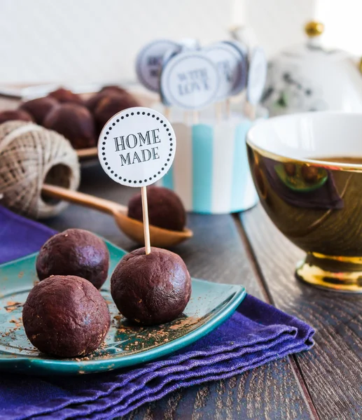 Chocolates caseiros trufa bola, sobremesa — Fotografia de Stock