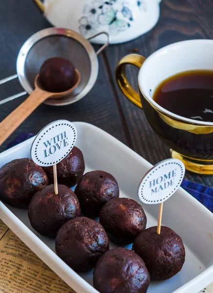 Chocolates caseiros trufa bola, sobremesa — Fotografia de Stock