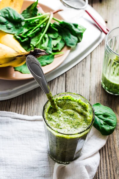 Vitamin green smoothie with spinach, banana, clean eating